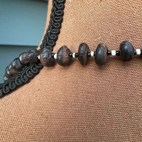 Vintage Single Strand Necklace Wooden Hand Carved beads & African Safari Animals - Picture 7 of 11